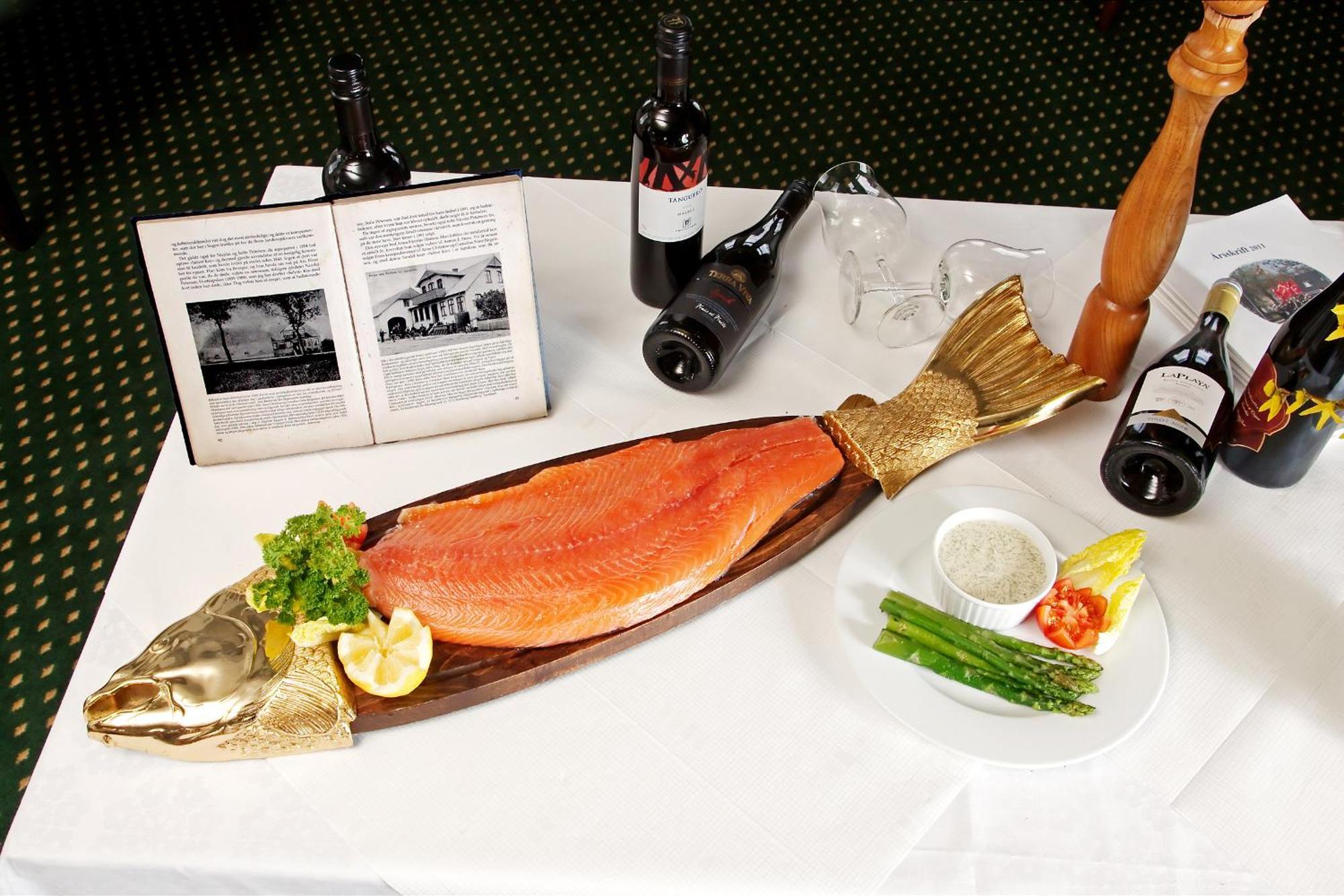 Solyst Kro- Restaurant Og Hotel I/S Обенро Экстерьер фото