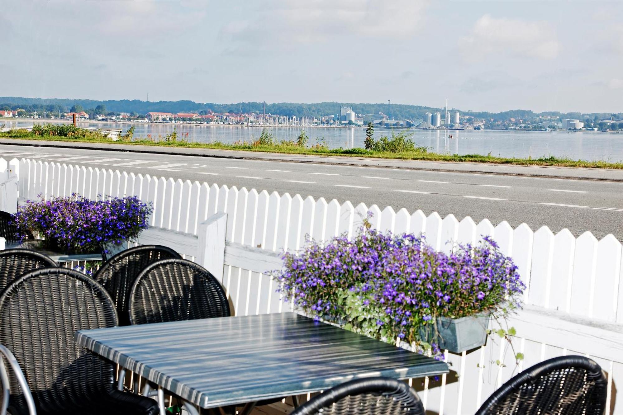 Solyst Kro- Restaurant Og Hotel I/S Обенро Экстерьер фото